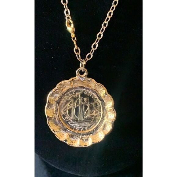1967 Half Penny Elizabeth II pendant w/chain Necklace, Stamped - Picture 3 of 3